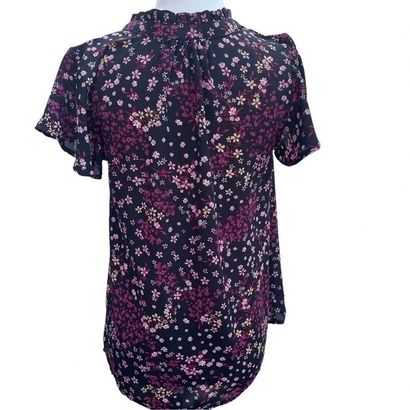 Nordstrom Bobeau flutter sleeve crepe blouse. Floral pattern, size XS. - Picture 2 of 5